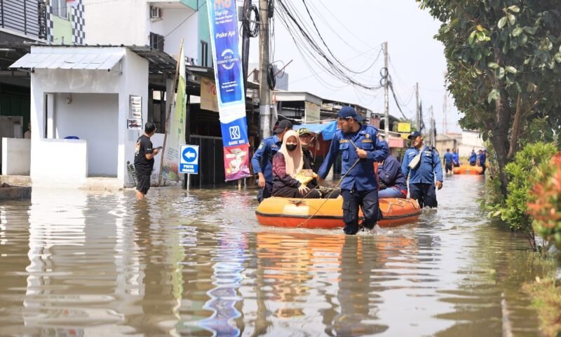 Suasana wilayah di Kota Tangerang yang Tergenang Banjir (Foto/Hms) 