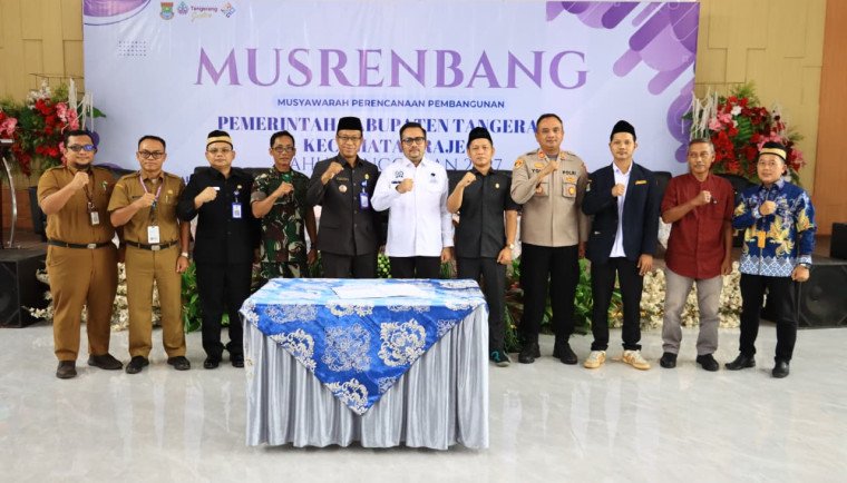 Camat Rajeg Oman Apriaman menyampaikan  Musrenbang lebih fokus pada dua sektor utama, yakni pemberdayaan UMKM serta pengembangan infrastruktur (foto/red) 