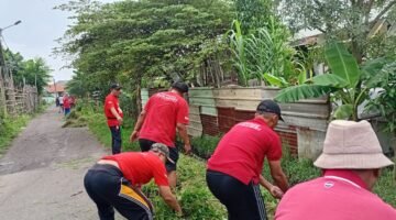 Program Jumat Bersih Pemerintah Desa Kosambi Kecamatan Sukadiri Kabupaten Tangerang 