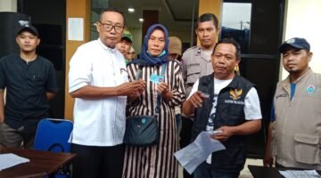 Layanan Adminduk Pemerintah Desa Kayu Bongkok Kecamatan Sepatan, pada Minggu, 8 Febuari 2026. (foto/jml) 