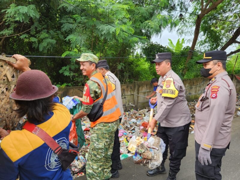 Gerakan Indonesia Asri, Polsek Rajeg Polresta Tangerang Gelar Korve di Desa Lembangsari
