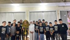 Kebersamaan Pemuda Muslim Kedaung Pasar saat melakukan Pawai Obor (foto/nano) 