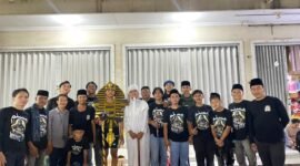 Kebersamaan Pemuda Muslim Kedaung Pasar saat melakukan Pawai Obor (foto/nano) 