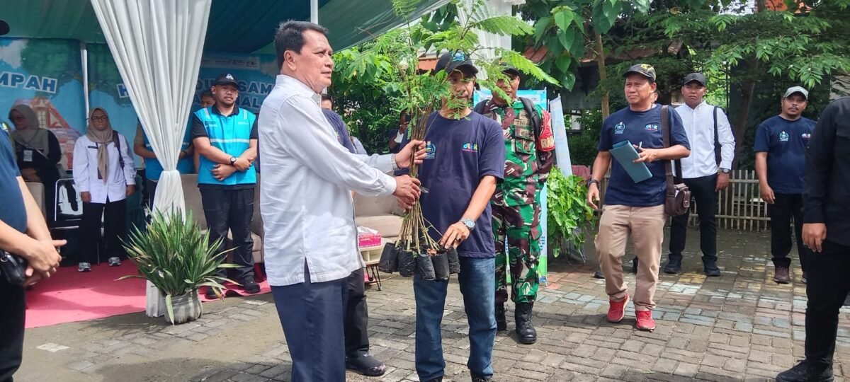 Bupati Tangerang, Moch. Maesyal Rasyid  pada Peringatan Hari Peduli Sampah Nasional (HPSN) Tahun 2026 di TPA Jatiwaringin, Kecamatan Mauk, Kabupaten Tangerang, Rabu (18/2/26). (foto/jml) 
