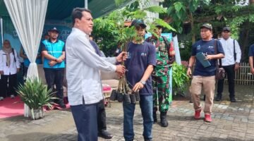 Bupati Tangerang, Moch. Maesyal Rasyid  pada Peringatan Hari Peduli Sampah Nasional (HPSN) Tahun 2026 di TPA Jatiwaringin, Kecamatan Mauk, Kabupaten Tangerang, Rabu (18/2/26). (foto/jml) 