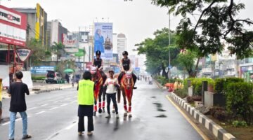 Hadirkan Rasa Aman, Pasukan Berkuda Korps Sabhara Baharkam Polri Sapa Warga di CFD Margonda Depok