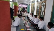 Bupati Tangerang dalam kegiatan Buka Puasa Bersama (Bukber ) dan Tarawih Keliling di Masjid Jami Baitun Nuur, Desa Pasir Ampo, Kecamatan Kresek (foto/heri)