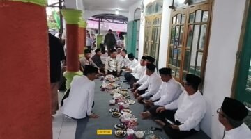 Bupati Tangerang dalam kegiatan Buka Puasa Bersama (Bukber ) dan Tarawih Keliling di Masjid Jami Baitun Nuur, Desa Pasir Ampo, Kecamatan Kresek (foto/heri) 