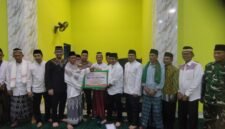 Tim 7 Wakili Bupati Tangerang Tarling di Masjid Atuqo dan Berikan Bantuan (foto/soleh)