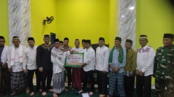 ‎Tim 7 Wakili Bupati Tangerang Tarling di Masjid Atuqo dan Berikan Bantuan (foto/soleh) 