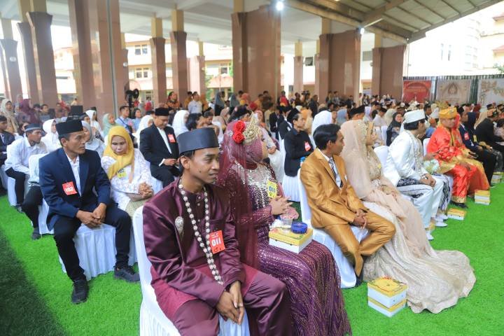 106 Pasangan Pengantin Ikut Pernikahan Massal di HUT ke-33 Kota Tangerang (foto/hms) 