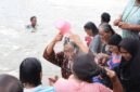 Tradisi warga Keramas Bareng di bantaran Sungai Cisadane (foto/hms) 