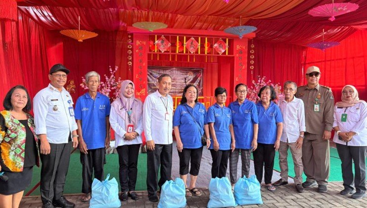 Menjelang Perayaan Tahun Baru Imlek, Disperindag Kabupaten Tangerang Gelar GPM di Wihara Arya Dipa Kosambi (foto/hms) 