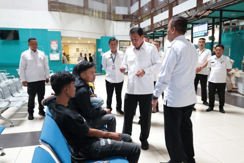 Bupati Tangerang Pantau Dinas Kependudukan dan Pencatatan Sipil (Disdukcapil) dan beberapa OPD lainnya pasca libur Hari Raya Idul Fitri 1447 Hijriah Rabu, (25/3/26).