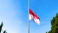 Pengibaran Bendera Merah Putih Setengah Tiang (foto/al)