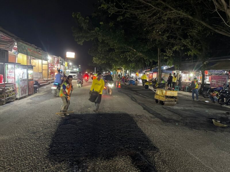 Proses Perbaikan Jalan di Wilayah Kabupaten Tangerang (foto/hin) 