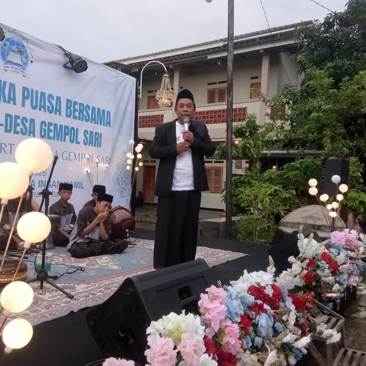 Kegiatan ‎Yayasan Bina Insan Kamil saat Buka Puasa dan Santunan Yatim Bertema Aksi Sosial Bakti Untuk Negeri (foto/soleh) 