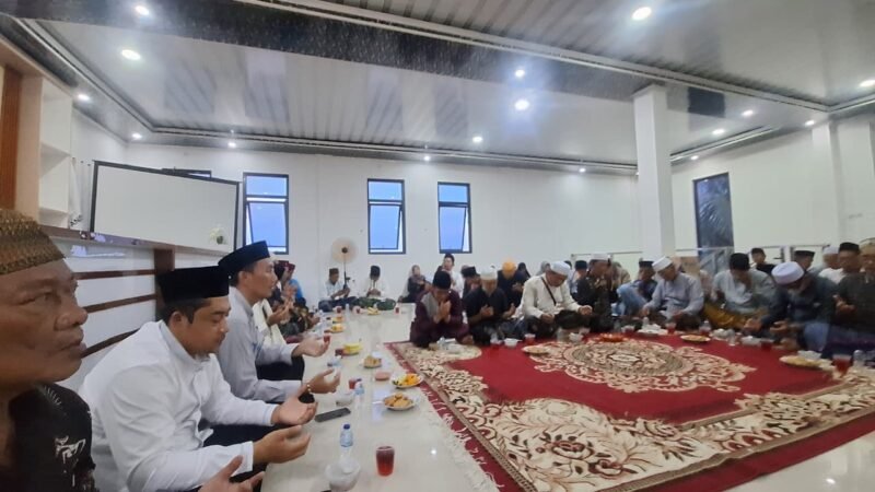 Suasana kegiatan Pemdes Buaran Jati ketika Buka Bersama Dengan Para Ulama Dan Umaro Se-Desa Buaran Jati (foto/Ast) 