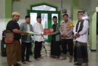 Penyerapan Bantuan Banjir Kepada Warga Perumahan Samawah Desa Jatimulya Sepatan Timur. (foto/nano) 