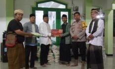 Camat Miftah Serahkan Bantuan Banjir  Untuk Warga Perumahan Samawah Desa Jatimulya Sepatan Timur