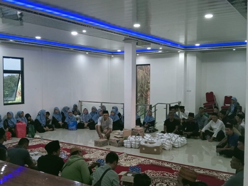 Kegiatan Pemerintah Desa Buaran Jati Kecamatan Sukadiri Kabupaten Tangerang Buka Puasa Bersama (Bukber) bareng unsur masyarakat. (foto/Ast) 