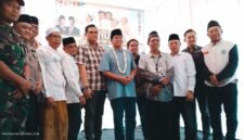 Aksi Sosial FRJRI di Kronjo, 200 Anak Yatim dan Kaum Jompo Terima Santunan. (foto/heri)