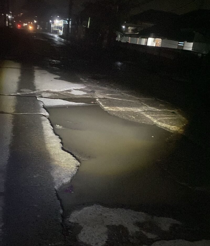 Kondisi malam hari sepanjang jalan raya Tanjung Pasir Kecamatan Teluknaga, Kabupaten Tangerang mati total (foto/istimewa) 
