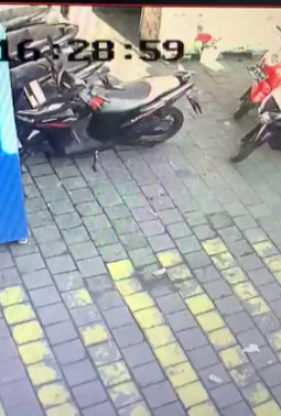 Aksi Curanmor di Sepatan Timur Terekam CCTV