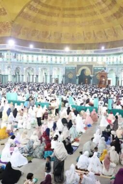 Sholat Ied 1447 Hijriah, Puluhan Ribu Jemaah Padati Masjid Raya Al-A’zhom