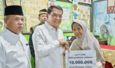 Bupati Tangerang hadiri Pendistribusian Zakat, Infak, dan Sedekah (ZIS) bersama Baznas Kabupaten Tangerang di MIN Pagedangan