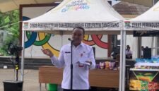 Sekretaris Daerah (Sekda) Kabupaten Tangerang, Soma Atmaja saat membuka Bazar Ramadhan 1447 Hijriah Tahun 2026 (foto/hms) 