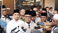 Wakil Gubernur Banten bersama Wakil Menteri Haji dan Umrah usai hadiri Konsolidasi Perhajian dan Umrah Embarkasi di Asrama Haji Cipondoh (foto/hms) 
