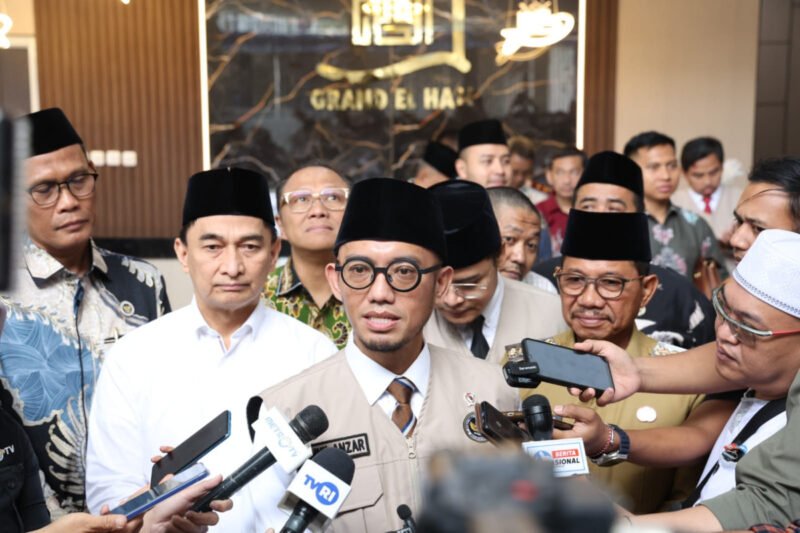 Wakil Gubernur Banten bersama Wakil Menteri Haji dan Umrah usai hadiri Konsolidasi Perhajian dan Umrah Embarkasi di Asrama Haji Cipondoh (foto/hms) 