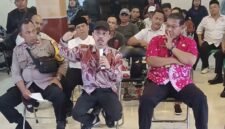 Kepala Desa Kronjo, Kecamatan Kronjo, Kabupaten Tangerang, H. Nurjaman (foto/heri) 
