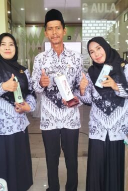 PGRI Mekar Baru Gelar Halal Bihalal, Wujud Peduli Lingkungan Dorong Untuk Kurangi Pemakaian Botol Plastik