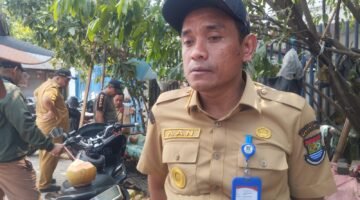 Camat Sepatan Pantau Penertiban Bangunan Liar di Kali Cirarab