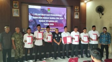 Kepala Desa Sukasari Melantik Ketua RT dan RW Cluster Kuta Perumahan Griya Artha Sukaksari Residen