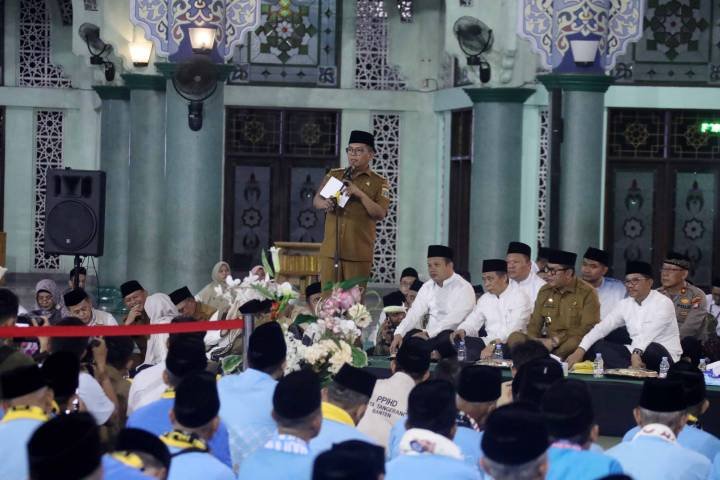 Pidato Gubernur Banten, Andra Soni saat pelepasan jemaah haji di Masjid Raya Al-A'zhom