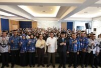 Foto bersama Kepala SD dan SMP Negeri bersama Bupati Tangerang Moch Maesyal Rasyid 