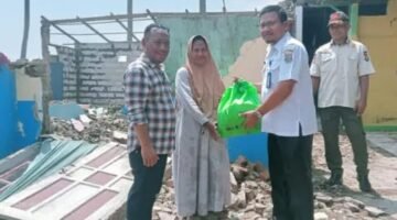 ‎Camat Sepatan Timur Tidak Tutup Mata Terkait Rumah Warga yang Ambruk, Nyatanya datang dan Berikan Bantuan