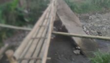 Kondisi Jembatan yang  menghubungkan antara Desa Muaradua dan Desa Citamiang Kecamatan Kadudampit Kabupaten Sukabumi 