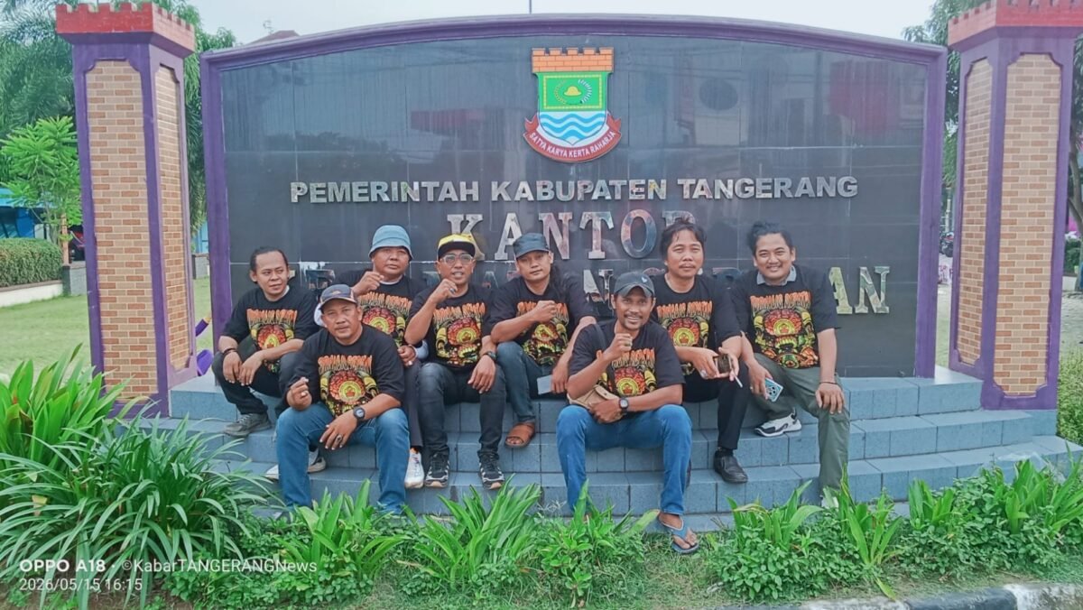 Foto bersama jajaran Ikatan Jurnalis Sepatan untuk Bersatu Bersama Mendukung Pembangunan Wilayah 