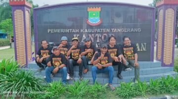 Foto bersama jajaran Ikatan Jurnalis Sepatan untuk Bersatu Bersama Mendukung Pembangunan Wilayah 