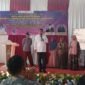 Bupati Tangerang Maesyal Rasyid  pada kegiatan pemberian Gerobak Usaha dan Kompor ke para pelaku usaha 