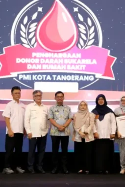 PMI Kota Tangerang berikan Penghargaan kepada Kelompok Donor Darah Sukarela dan Rumah Sakit se-Kota Tangerang