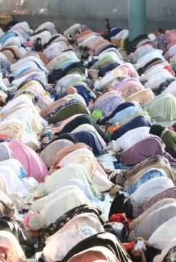 Ribuan Jemaah Memadati Kawasan Masjid Raya Al-A’zhom untuk Salat Iduladha 1447 Hijriah