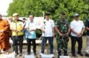 Bupati Tangerang, Moch. Maesyal Rasyid saat menhadiri penanaman pohon mangrove dalam rangka memperingati Hari Tri Suci Waisak 2570 TB/2026