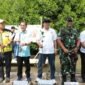 Bupati Tangerang, Moch. Maesyal Rasyid saat menhadiri penanaman pohon mangrove dalam rangka memperingati Hari Tri Suci Waisak 2570 TB/2026