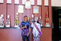 Dila Agustina bersama Kepala Desa Karet Kecamatan Sepatan Kabupaten Tangerang  