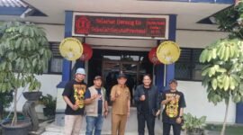 Kepala SMPN 2 Sepatan Agus Soni bersama IJS 